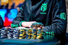 WSOPC Main Event €1M GTD: &quot;Entropiq&quot; druhý po pátečních flightech