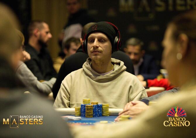 Andrej Desset je masivním chipleaderem velkého finále Banco Casino Masters. Stream od 19:00
