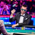 Nejlepší pokerovou fotkou loňského roku je foldující Sammartino